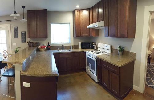 South Berkeley Wohnung | Gegenüber von BART, New Construction1 Bd / 1Ba-Private