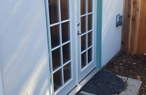 South Berkeley Wohnung | Gegenüber von BART, New Construction1 Bd / 1Ba-Private