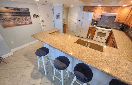 Ormond-by-the-Sea Eigentumswohnung | New Luxury Beachfront Listing. Gehen Sie direkt von Ihrem Balkon zum Strand und Pool!