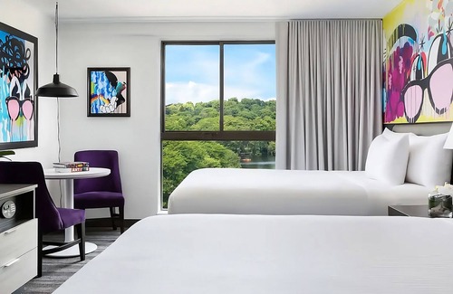 Lower Allston Hotel | ADA 2 Queens with Tub Room at Studio Allston Hotel