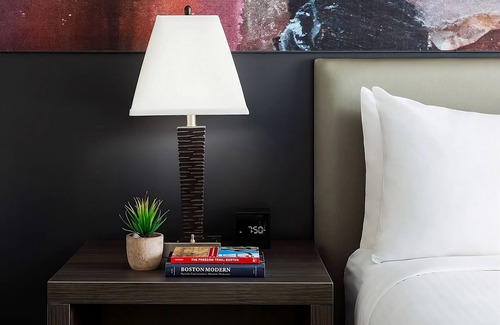 Lower Allston Hotel | ADA 2 Queens with Tub Room at Studio Allston Hotel