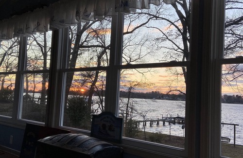 Bath Haus | Ada's Camp (Historisches Bad, NC Cottage- Haustierfreundlich)