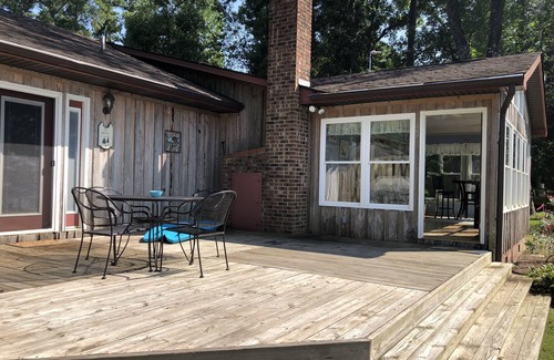 Bath Haus | Ada's Camp (Historisches Bad, NC Cottage- Haustierfreundlich)