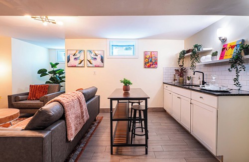 Neponset - Port Norfolk Wohnung | Adams Village 6-Bed Apt: City Perks, Suburban Vibe