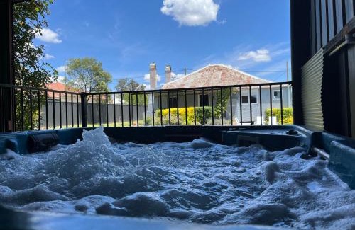 Stanthorpe Haus | Addisons Stanthorpe with hot tub
