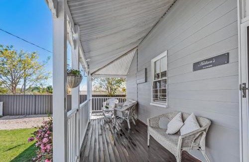Stanthorpe Haus | Addisons Stanthorpe with hot tub