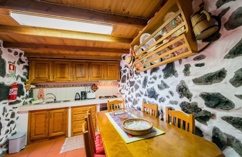 Calheta de Nesquim Hütte | Ferienhaus Adega Velha, direkt am Meer und in den Bergen, ideal für Paare