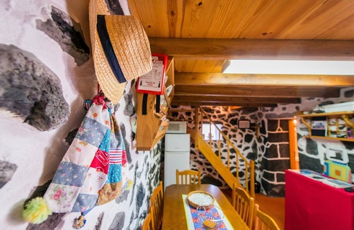 Calheta de Nesquim Hütte | Ferienhaus Adega Velha, direkt am Meer und in den Bergen, ideal für Paare