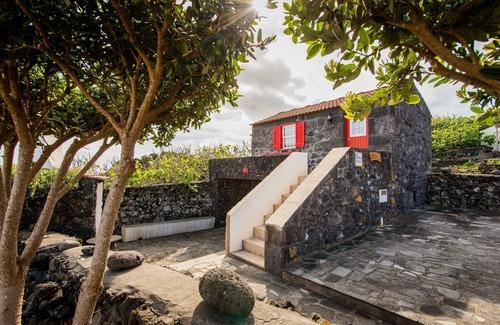 Calheta de Nesquim Hütte | Ferienhaus Adega Velha, direkt am Meer und in den Bergen, ideal für Paare