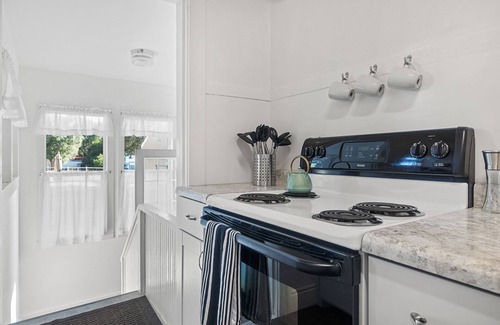 Moorcroft Haus | Adorable 2 bed, 2 bath, historical home in Moorcroft, Wyoming!