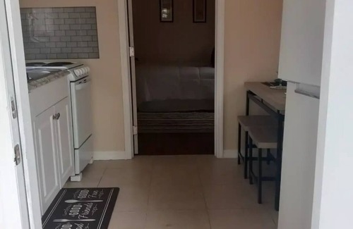 West Park Hütte | Adorable and Cozy Guesthouse. Take it easy at this unique and tranquil getaway.