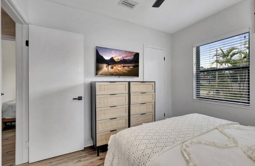 Lake Ida Shores Haus | Adorable, beach house. Atlantic Ave & beach is just a free golf cart ride away.