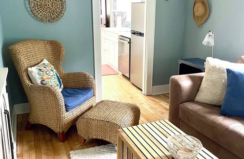 Frankfort Hütte | Adorable cottage in Frankfort, walkable to town and the beach!