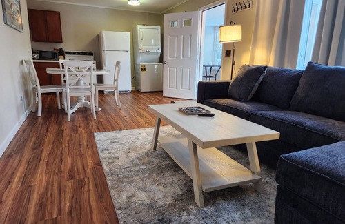 Ocean Park Eigentumswohnung | Adorable, two-bedroom, one-bathroom condo, two short blocks from the beach!