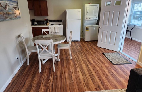 Ocean Park Eigentumswohnung | Adorable, two-bedroom, one-bathroom condo, two short blocks from the beach!