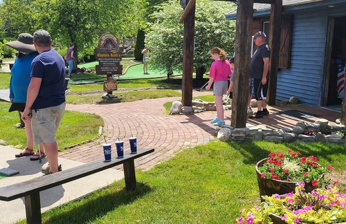 Ocean Park Eigentumswohnung | Adorable, two-bedroom, one-bathroom condo, two short blocks from the beach!