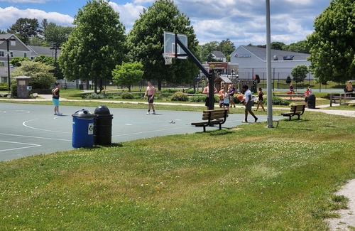 Ocean Park Eigentumswohnung | Adorable, two-bedroom, one-bathroom condo, two short blocks from the beach!