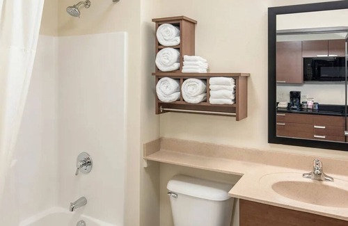 Kalispell Hotel | Adventure Awaits: Room with Kitchen Near Montana Landmarks!