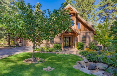 Tahoe Vista Haus | Abenteuer erwartet - zu Fuß zum See: 5 BR / 4 BA fünf Schlafzimmer in Tahoe Vista, Schlafmöglichkeiten für 12