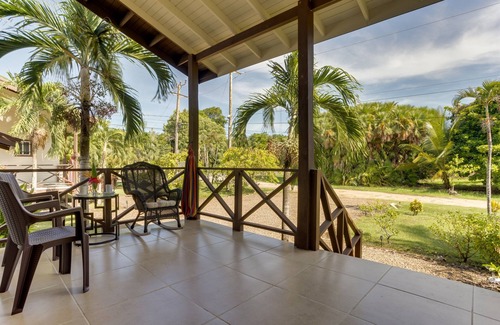 Placencia Hütte | Affordable 2BR Casita with Prime Roadside Location