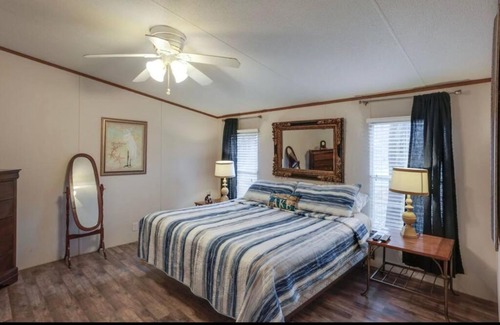 Lake Norman of Catawba Villa | Affordable Lake Norman 4BR Home with Dock, Fire Pit & Kayaks