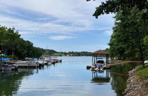 Lake Norman of Catawba Villa | Affordable Lake Norman 4BR Home with Dock, Fire Pit & Kayaks