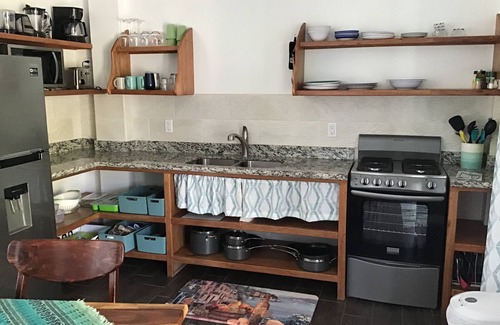 Placencia Wohnung | Neue Auflistung im Dorf - beste Lage!