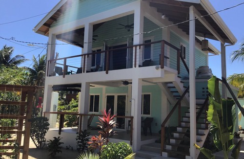 Placencia Wohnung | Neue Auflistung im Dorf - beste Lage!