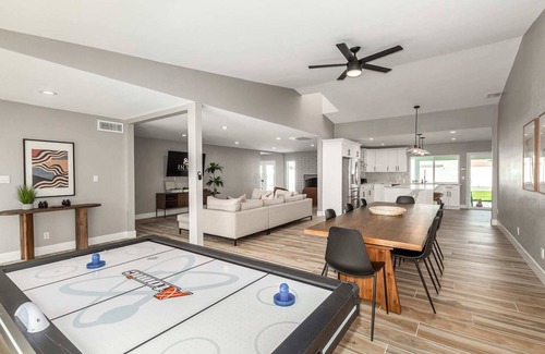 Avant Haus | Agave on Cactus|Private Pool|Firepit|Sleeps 10