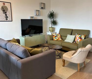 La Courneuve Wohnung | Agréable 3 pièces - 8P - Parking - Séjour idéal Paris Proche Gare