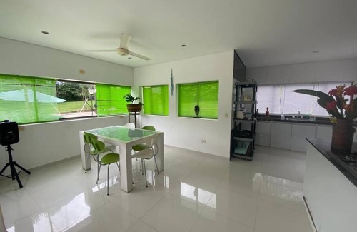 Restrepo Haus | Agradable y hermosa casa de campo con piscina.