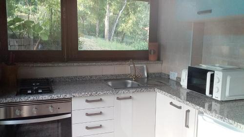 Moitas Wohnung | Agua Azul poolside rest a luxurious rural woodland idyll