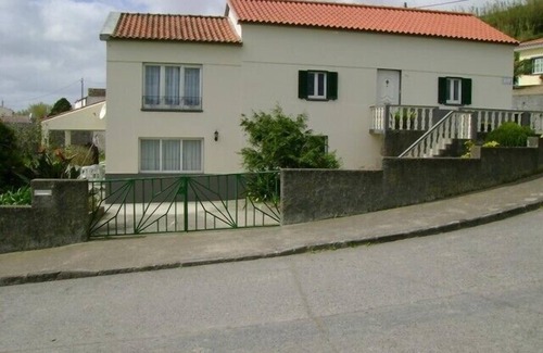 Ponta Delgada Haus | Confortable detached private holiday house, magnificent ocean and Mountain view