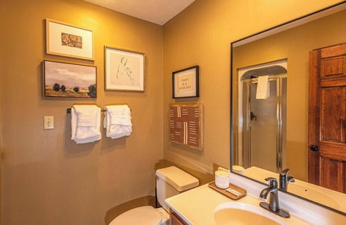 Pigeon Forge Resort | Ain't Misbehavin' is located in Woodridge Village in beautiful Pigeon Forge, TN