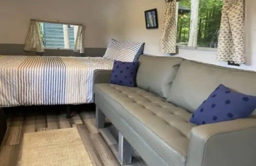 Argyle Kabine | Airstream Glamping in The Adirondack Foothills