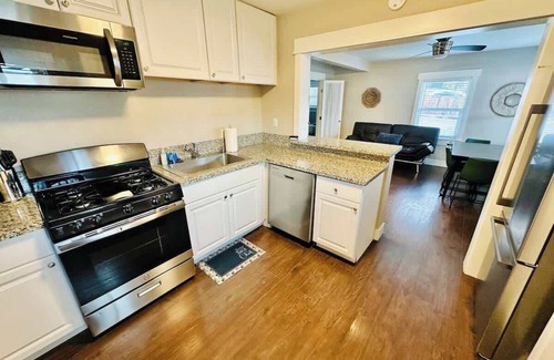 Northeast Reno Haus | Airy Bright Getaway,Sleeps 12