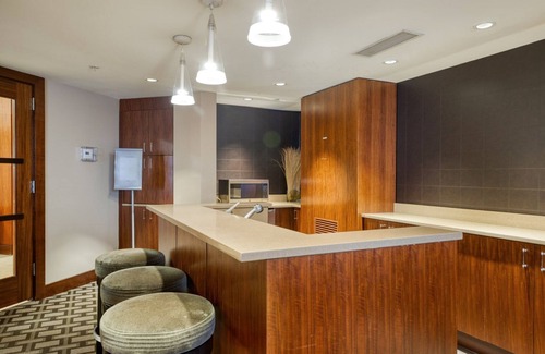 West End Wohnung | Airy Foggy Bottom 1BR w/ Gym, Pool, W/D near World Bank by Blueground