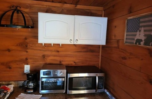 Errol Kabine | AKERS POND INN & CABINS 820 COLEBROOK ROAD ERROL NH 03579 603.482.3471