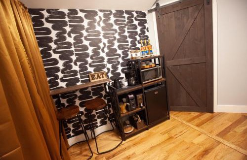 South Jamaica Wohnung | Alafia- Cozy JFK Area Home - This property is a hosted property meaning the host live on site