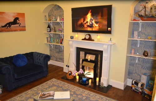 Central Aberdeen Wohnung | Alastrean Apartment. Large flat, cosy & warm w/ 3 beds, 2 bath, free parking