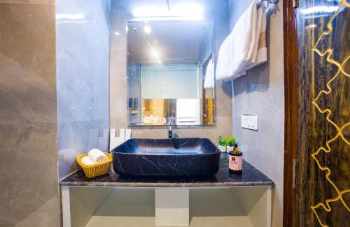 Shimla Wohnung | Alaya Stays Pine Shadow Fuchsia - Hillside Retreat with Restaurant