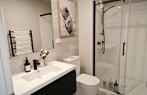 Albany Wohnung | Albany Centre - 2 Bedrooms with Free Carpark - Walk to mall and Bus station