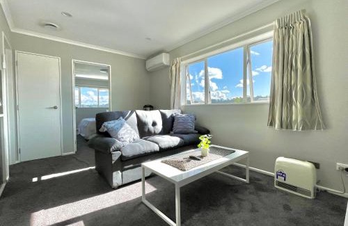 Rosedale Haus | Albany Modern Private 2 bedroom 2 bathroom with Full Kitchen Netflix
