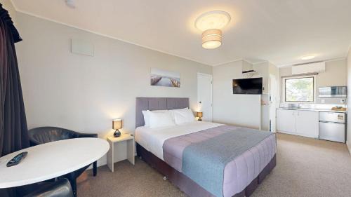 Westshore Hotel | Albatross Motel