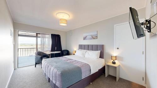 Westshore Hotel | Albatross Motel