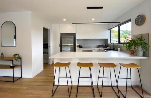 Cambridge Haus | Albatross Rise - Modern Family Home