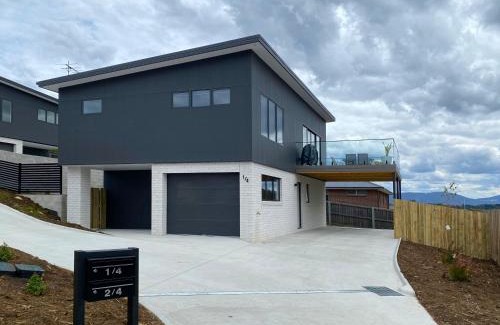 Cambridge Haus | Albatross Rise - Modern Family Home