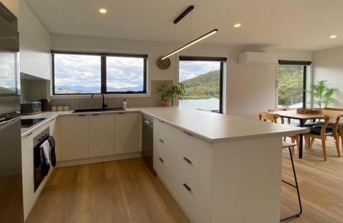 Cambridge Haus | Albatross Rise - Modern Family Home