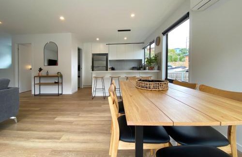 Cambridge Haus | Albatross Rise - Modern Family Home