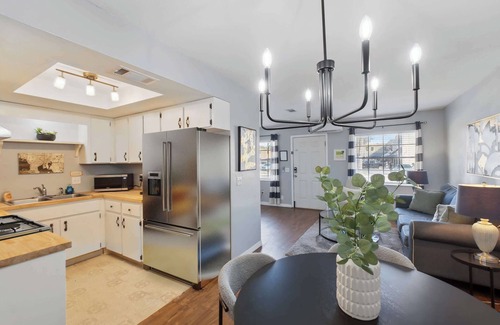 Brandon Eigentumswohnung | 1bed 1bath Apartment in Prime Brandon Location